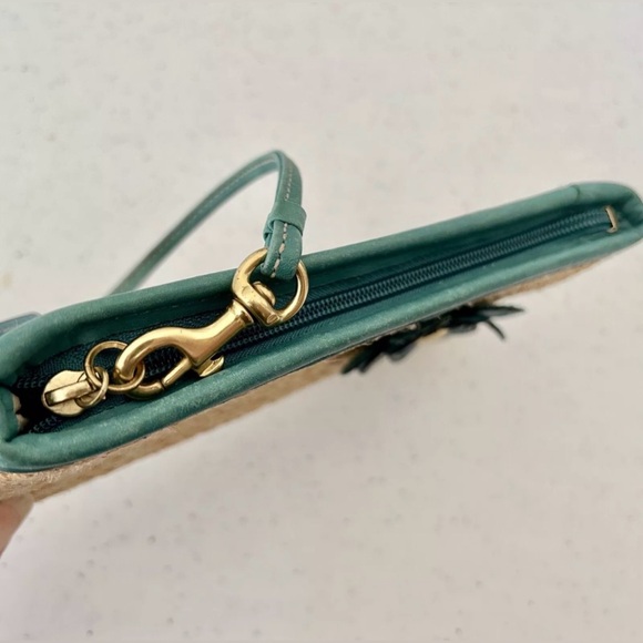 COACH Hampton Natural Straw Medium Wristlet Clutch Teal Flower Appliqué Patch - Picture 3 of 10